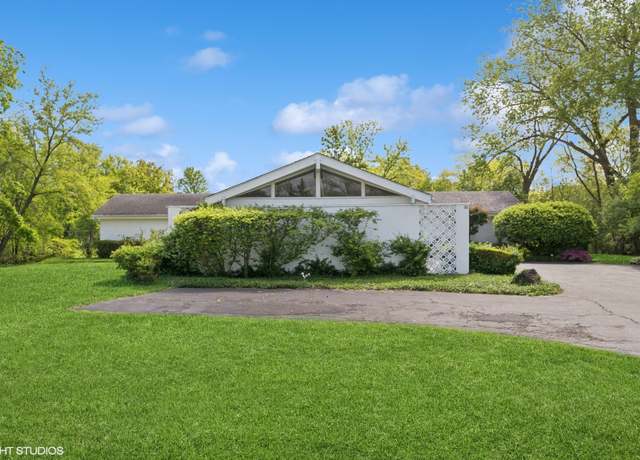 Property at 325 Seven Pines Cir, Highland Park, IL 60035, 5 beds, 3 baths