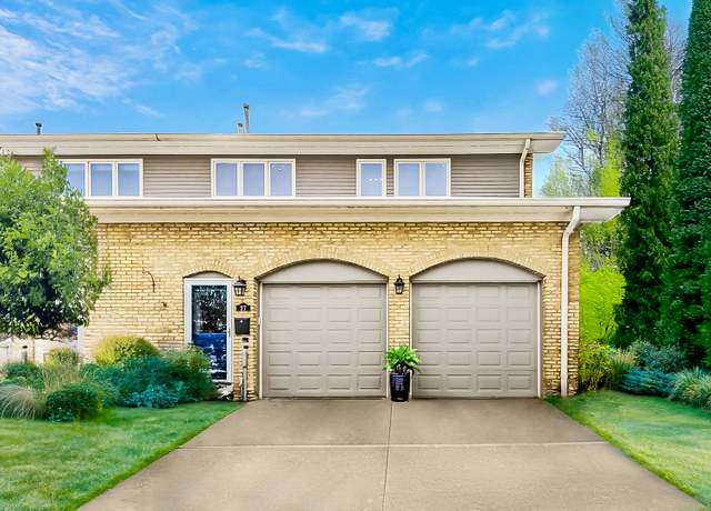 Property at 27 Rienzi Ln, Highwood, IL 60040, 4 beds, 3.5 baths