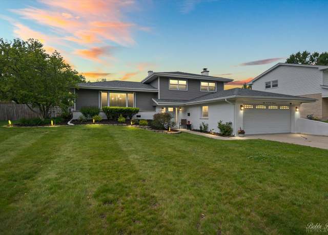 Property at 8S100 Washington St, Darien, IL 60561, 3 beds, 2.5 baths