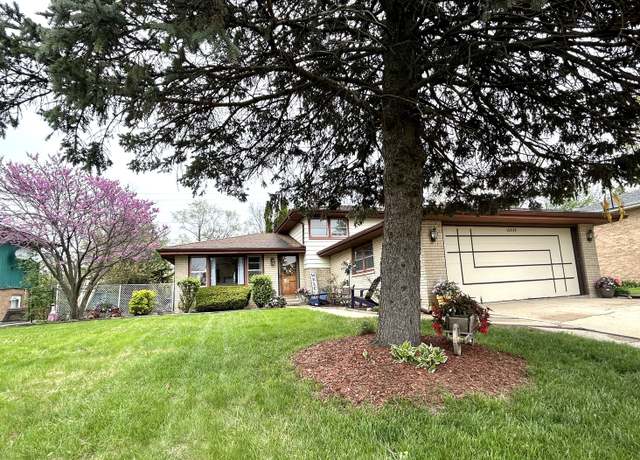 Property at 10539 S Vicky Ln, Palos Hills, IL 60465, 3 beds, 12 baths