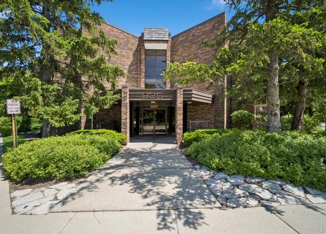 Property at 925 Spring Hill Dr #211, Northbrook, IL 60062, 2 beds, 1.5 baths