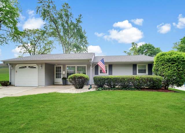 Property at 1607 Warwick Ln, Schaumburg, IL 60193, 3 beds, 1 bath