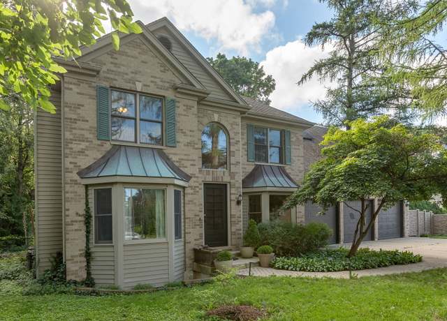 Property at 215 Wing Park Blvd, Elgin, IL 60123, 4 beds, 5 baths
