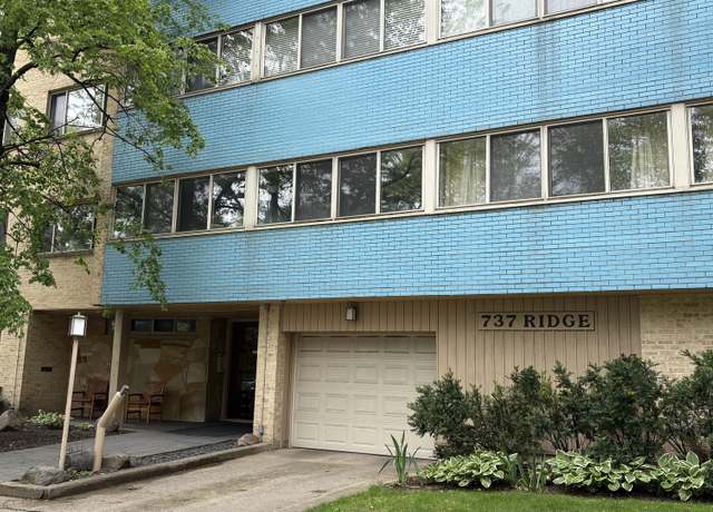 Property at 737 Ridge Ave Unit 2E, Evanston, IL 60202, 2 beds, 1.5 baths