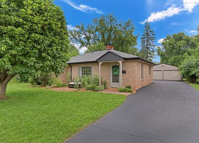 Property at 137 School St, Grayslake, IL 60030, 3 beds, 1.5 baths