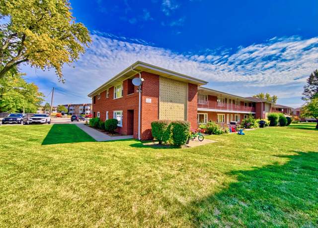 Property at 1111 E Algonquin Rd #1, Arlington Heights, IL 60005, 2 beds, 1 bath