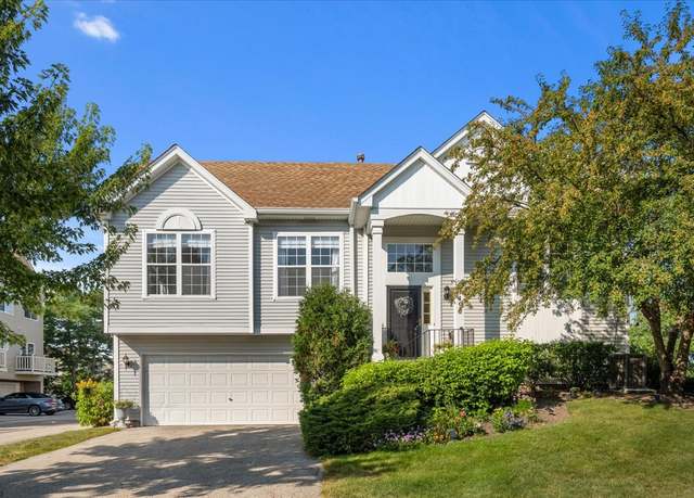 Property at 1496 Smythe Ct, Gurnee, IL 60031, 2 beds, 3 baths
