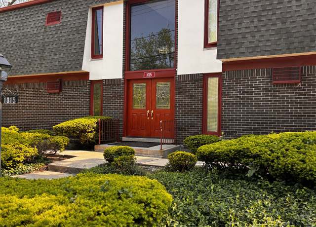 Property at 1015 Deerfield Rd #132, Deerfield, IL 60015, 2 beds, 2 baths