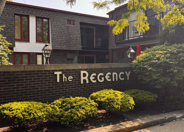 Property at 1015 Deerfield Rd #132, Deerfield, IL 60015, 2 beds, 2 baths