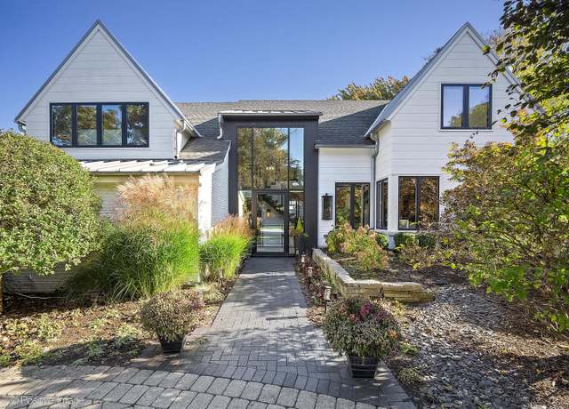 Property at 47 Cambridge Dr, Oak Brook, IL 60523, 4 beds, 2.5 baths