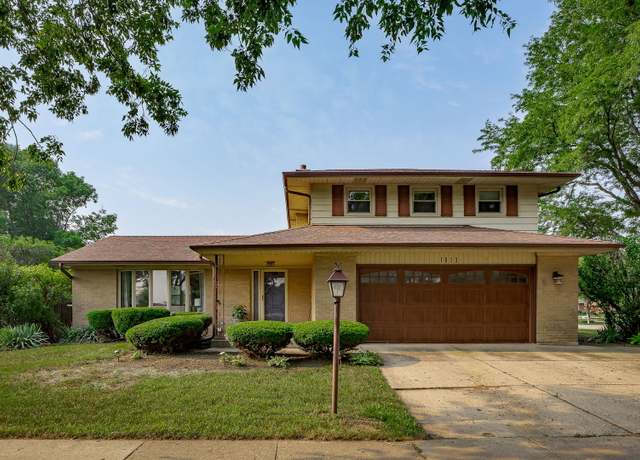 Property at 1813 E Maya Ln, Mount Prospect, IL 60056, 3 beds, 2.5 baths