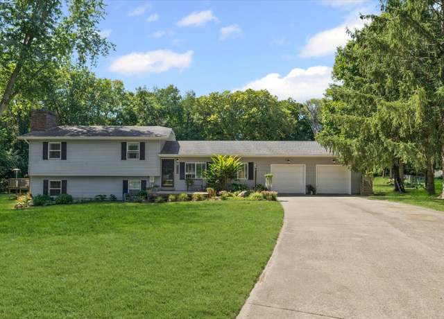 Property at 1109 S Clapper Ct, Mahomet, IL 61853, 3 beds, 2.5 baths