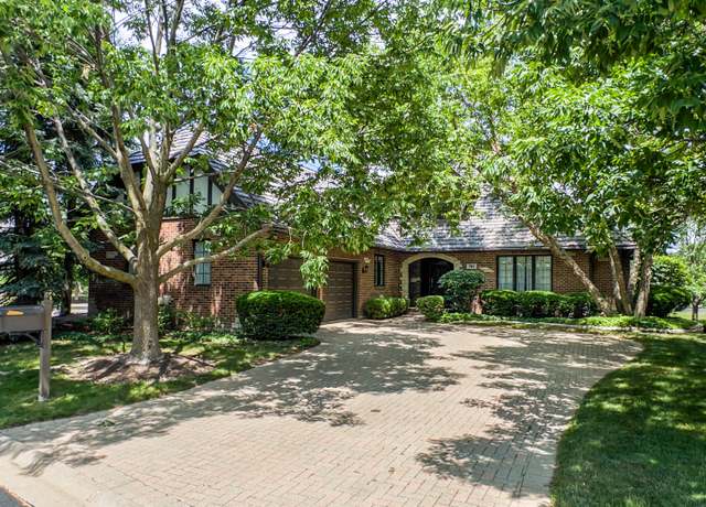 Property at 701 Kenmare Dr, Burr Ridge, IL 60527, 2 beds, 3 baths