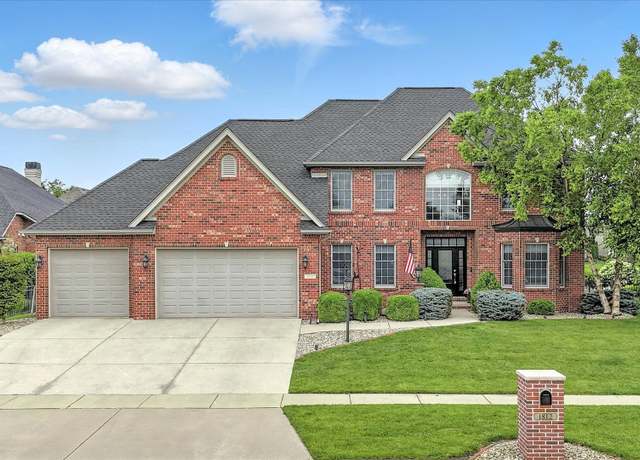 Property at 1812 Savanna Dr, Champaign, IL 61822, 5 beds, 3.5 baths