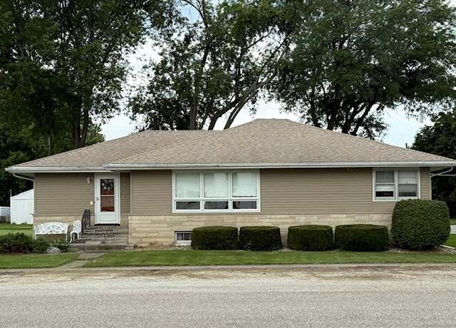 Property at 301 S 4th St, Cissna Park, IL 60924, 2 beds, 1.5 baths