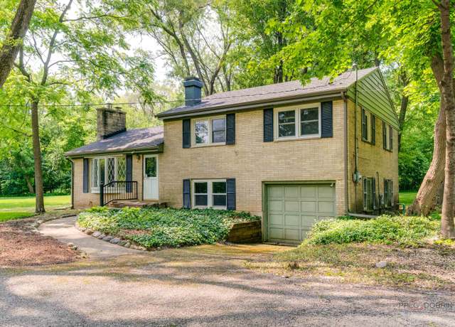 Property at 114 Brookside Ct, Libertyville, IL 60048, 3 beds, 1 bath