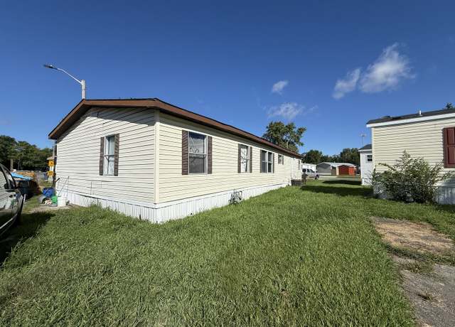 Property at 1995 Schuyler Ave Unit D25, Kankakee, IL 60901, 4 beds, 2 baths