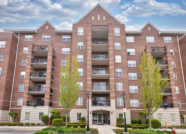 Property at 390 W Mahogany Ct #301, Palatine, IL 60067, 2 beds, 2 baths