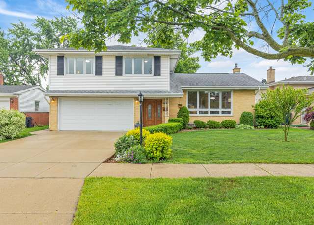 Property at 165 Lance Dr, Des Plaines, IL 60016, 5 beds, 3.5 baths