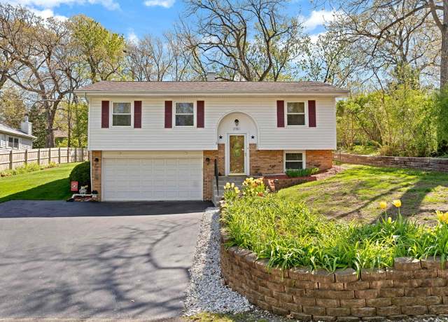 Property at 21361 W Arbor Ln, Lake Zurich, IL 60047, 3 beds, 2 baths