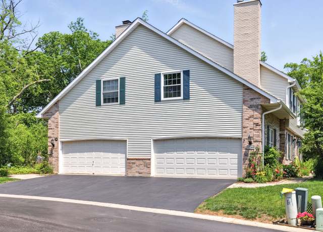 Property at 1386 Laurel Oaks Dr, Streamwood, IL 60107, 3 beds, 3.5 baths