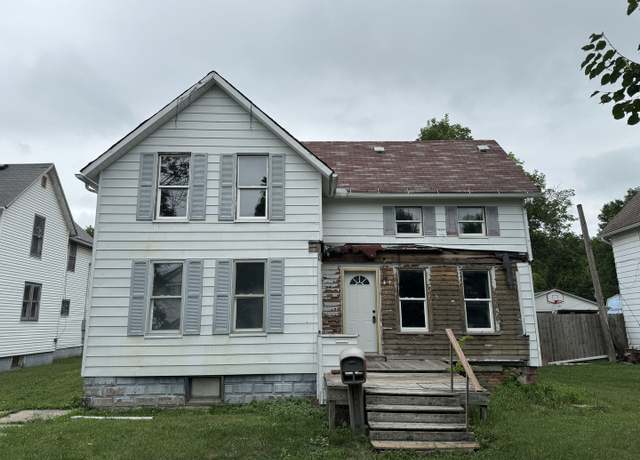 Property at 219 E Patton St, Paxton, IL 60957, 3 beds, 1.5 baths