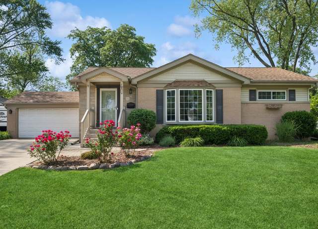 Property at 661 E Clarendon Ct, Arlington Heights, IL 60004, 4 beds, 2 baths