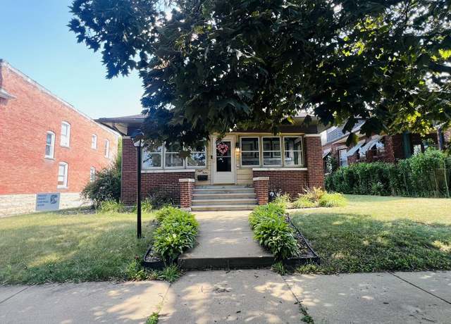 Property at 812 Farragut Pl, Joliet, IL 60435, 3 beds, 2 baths