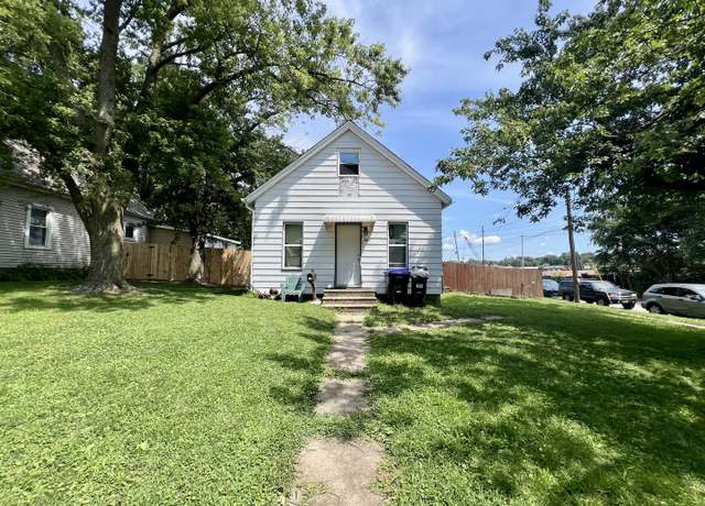 Property at 301 Stillwell St, Bloomington, IL 61701, 2 beds, 1 bath