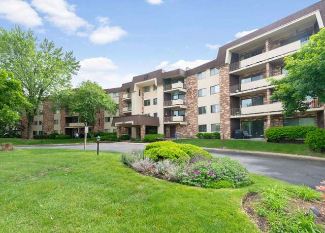 Property at 3350 N Carriageway Dr #208, Arlington Heights, IL 60004, 2 beds, 2 baths