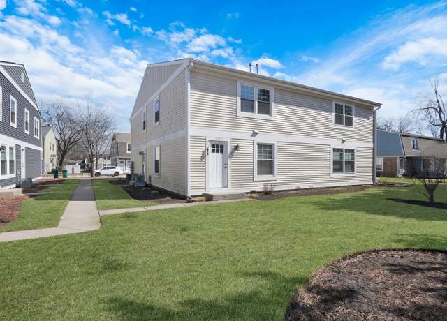 Property at 318 Farmingdale Cir, Vernon Hills, IL 60061, 2 beds, 1.5 baths