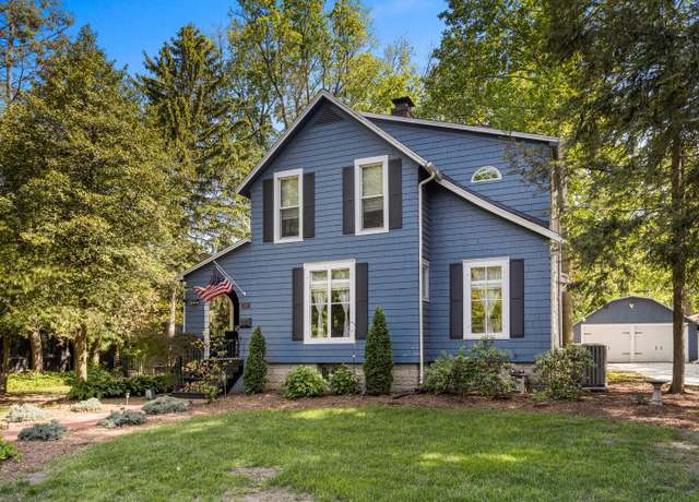 Property at 1007 W Church St, Champaign, IL 61821, 3 beds, 2.5 baths