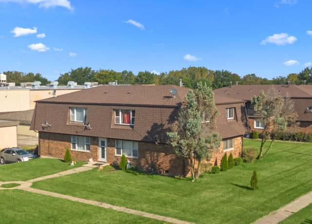Property at 1020 9th St, Harvard, IL 60033, 8 beds, 4 baths