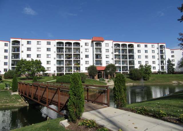 Property at 375 Plum Creek Dr #212, Wheeling, IL 60090, 3 beds, 2 baths