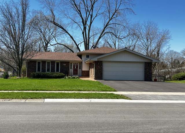 Property at 700 Tanglewood Ln, Frankfort, IL 60423, 3 beds, 2 baths
