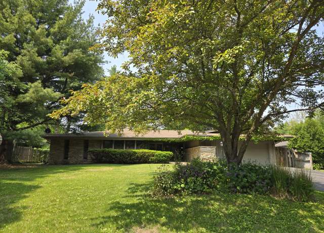 Property at 1720 Stratford Ln, Rockford, IL 61107, 5 beds, 3.5 baths