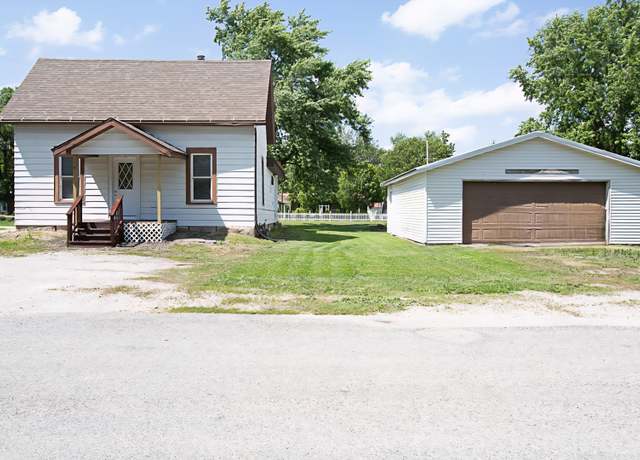Property at 507 Commercial St, Chenoa, IL 61726, 2 beds, 1 bath
