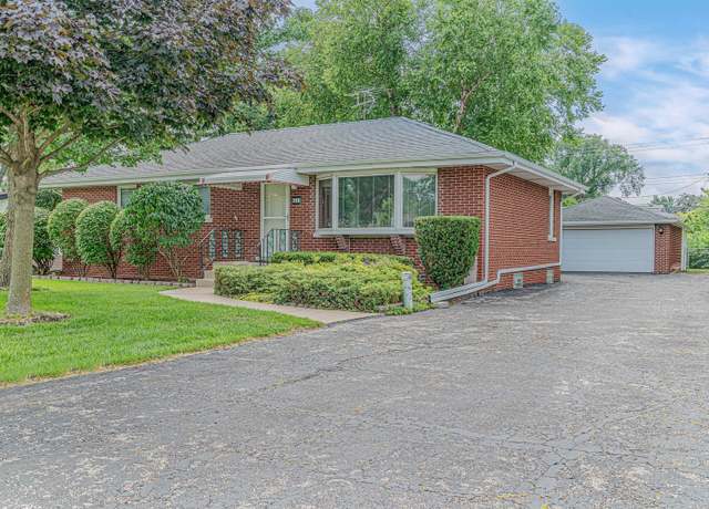 Property at 711 Sunnyside Rd, Roselle, IL 60172, 3 beds, 2 baths