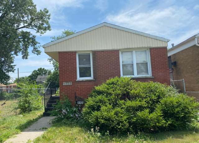 Property at 1335 W 109th St, Chicago, IL 60643, 3 beds, 1.5 baths