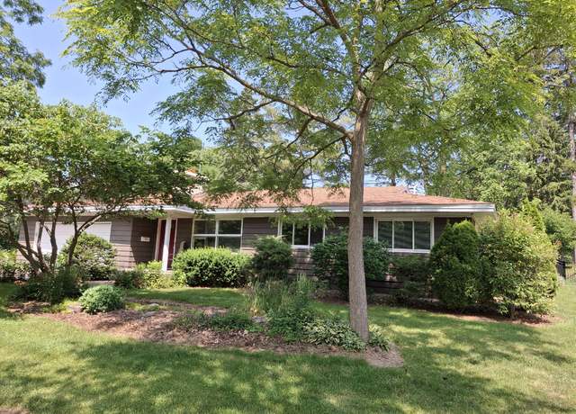 Property at 121 N. Parkside Ave, Glen Ellyn, IL 60137, 3 beds, 2 baths