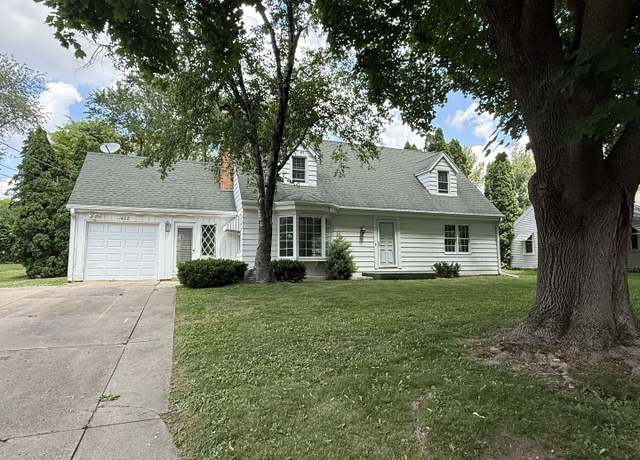 Property at 1402 La Cresta Dr, Freeport, IL 61032, 4 beds, 2 baths