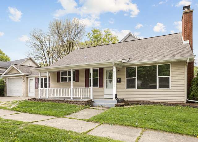 Property at 205 S 10th Ave, St. Charles, IL 60174, 4 beds, 2 baths