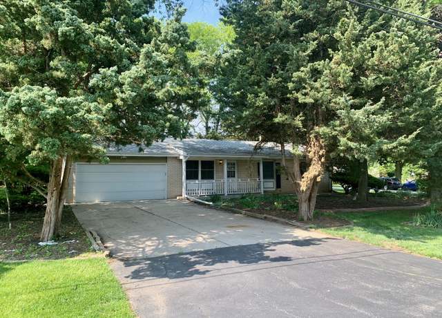 Property at 132 Pratt Blvd, Roselle, IL 60172, 3 beds, 2 baths