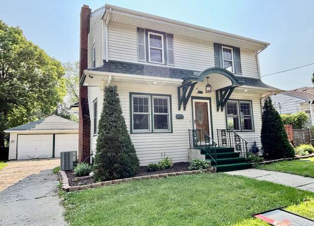 Property at 1528 S State St, Belvidere, IL 61008, 3 beds, 2.5 baths