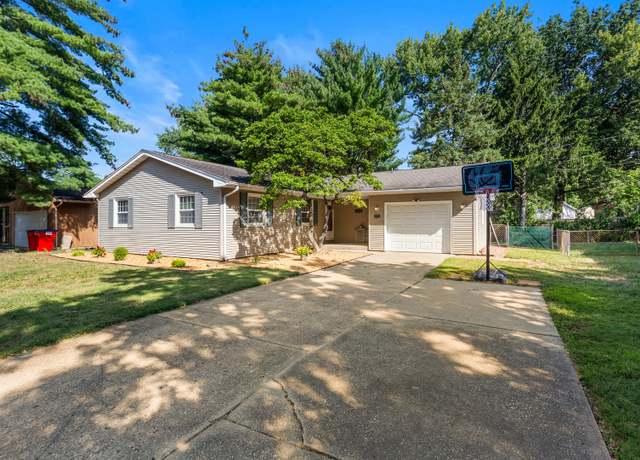 Property at 2306 Southmoor Dr, Champaign, IL 61821, 3 beds, 2 baths
