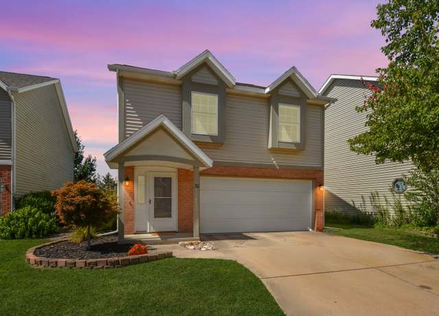 Property at 32 Parkshores Dr, Bloomington, IL 61701, 3 beds, 2 baths