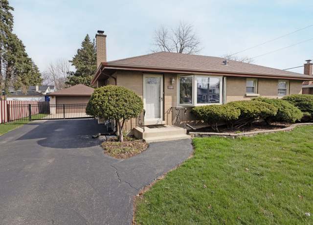 Property at 10 W 55th Pl, Westmont, IL 60559, 3 beds, 2 baths