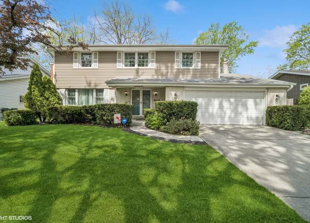 Property at 1704 Executive Ln, Glenview, IL 60026, 4 beds, 2.5 baths