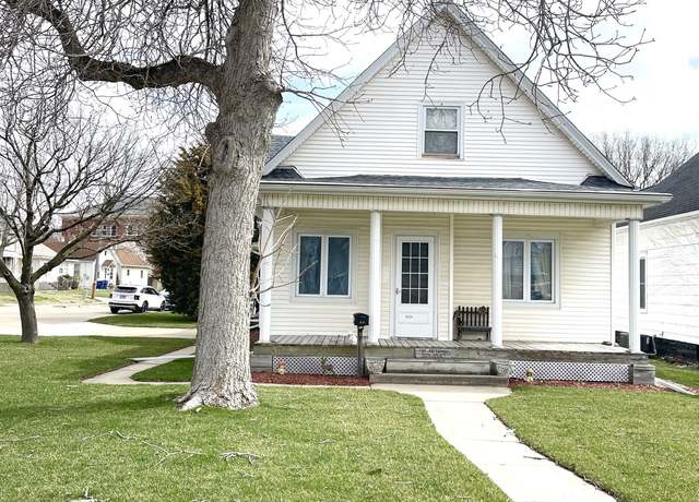 Property at 1028 Joliet St, Lasalle, IL 61301, 5 beds, 1.5 baths
