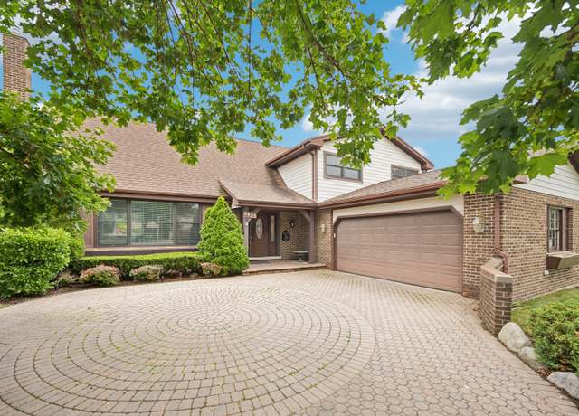 Property at 2425 N Drury Ln, Arlington Heights, IL 60004, 5 beds, 3 baths